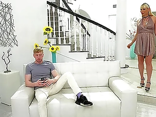 Shemale's Sultry Cam Show Sates Horny Man's Desire